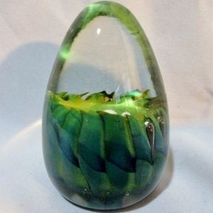 Vintage 1980 ART Glass Figurine Paperweight